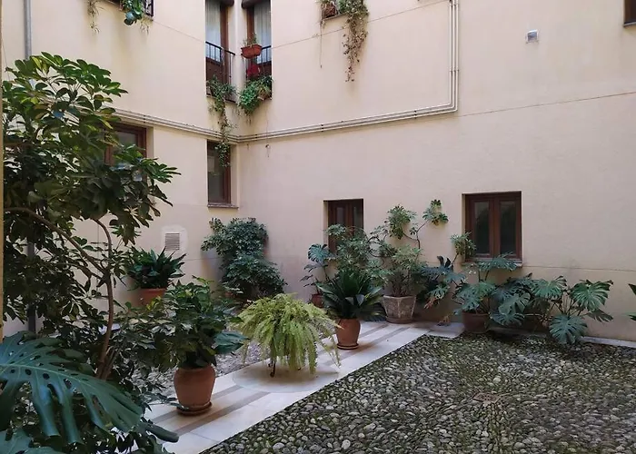 4 Balconies House, Central And Near The Alhambra